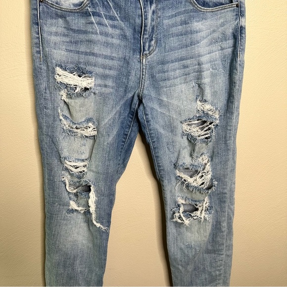 Fashion Nova Light Wash Distressed Straight Jeans Size 11 - Picture 3 of 5